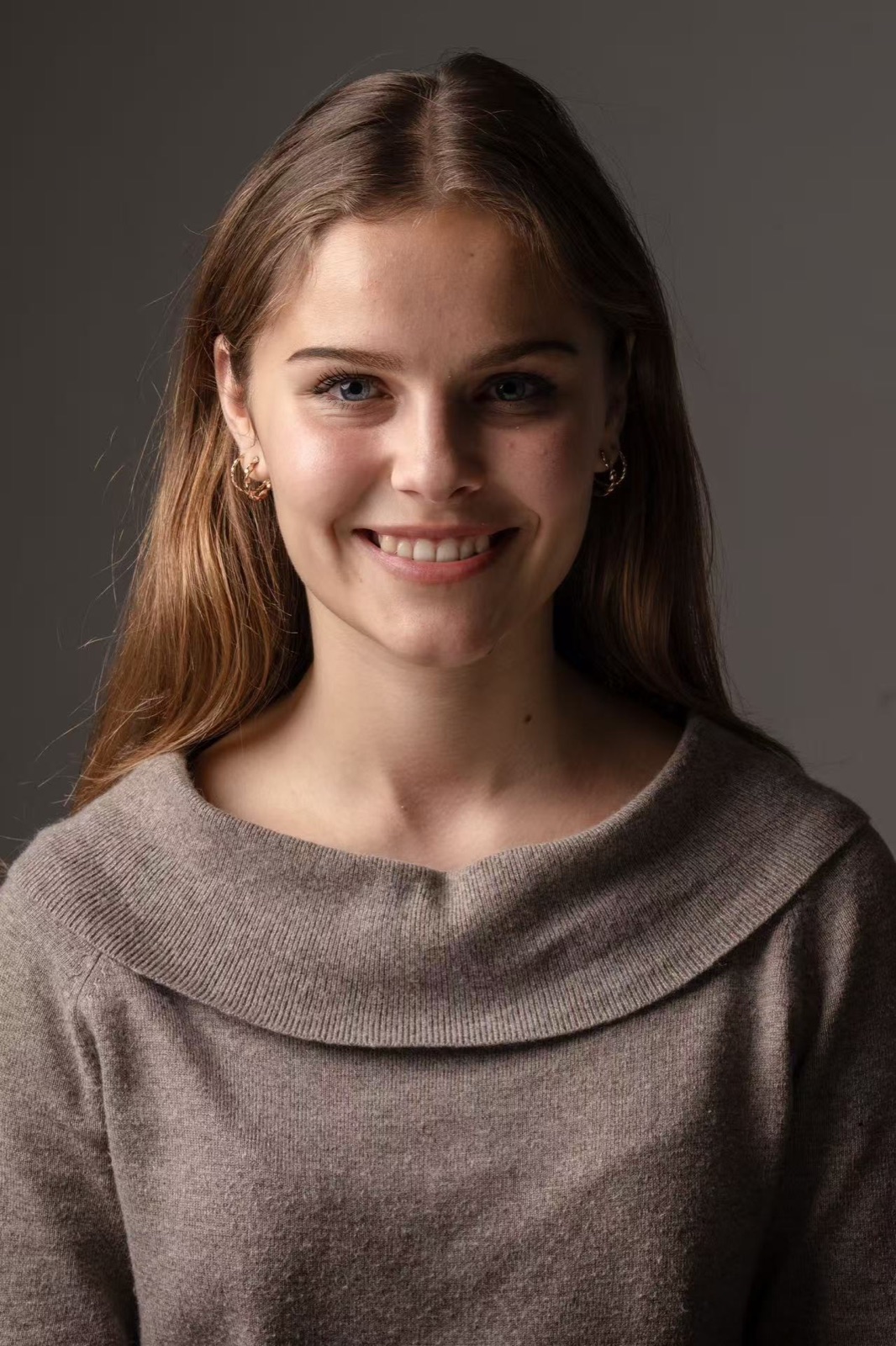 Retrato de Isabela, Especialista académico en Avandy Education